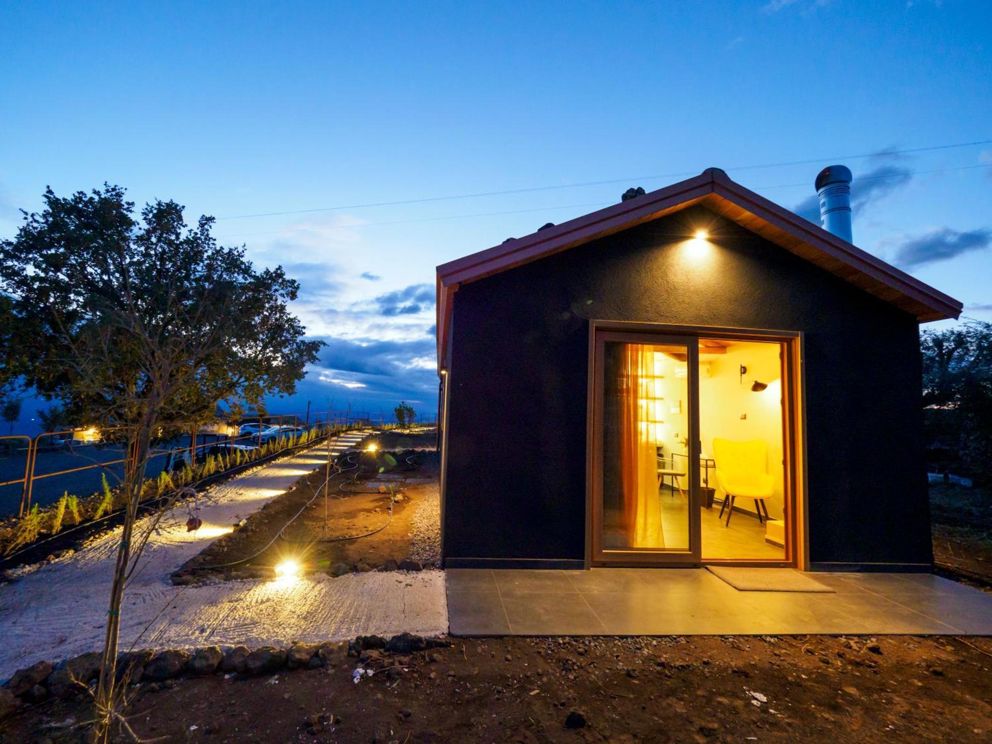 Podere Dell'Etna Segreta - Essential Nature Hotel & Glamping بيانكافيلا المظهر الخارجي الصورة