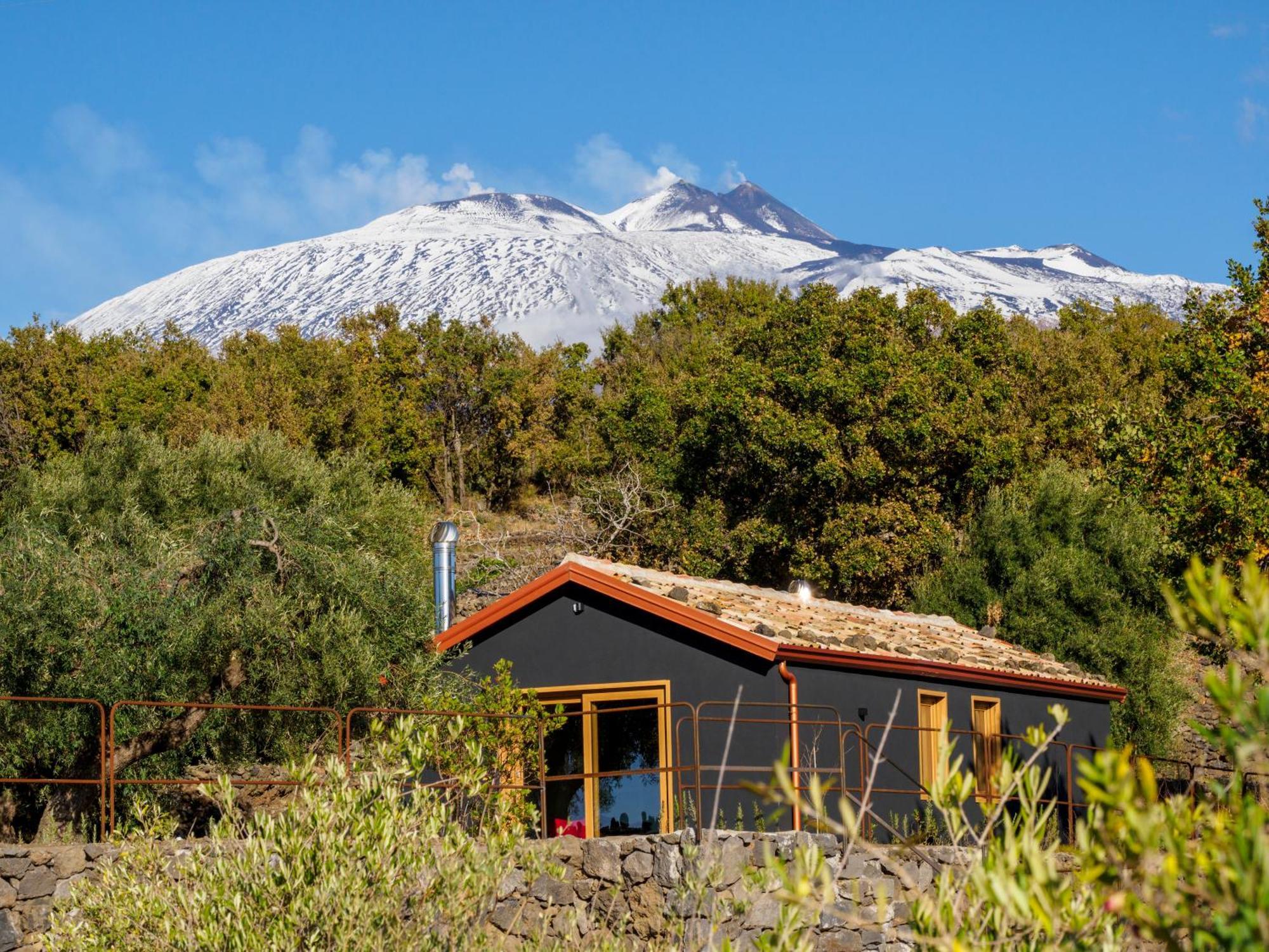 Podere Dell'Etna Segreta - Essential Nature Hotel & Glamping بيانكافيلا المظهر الخارجي الصورة